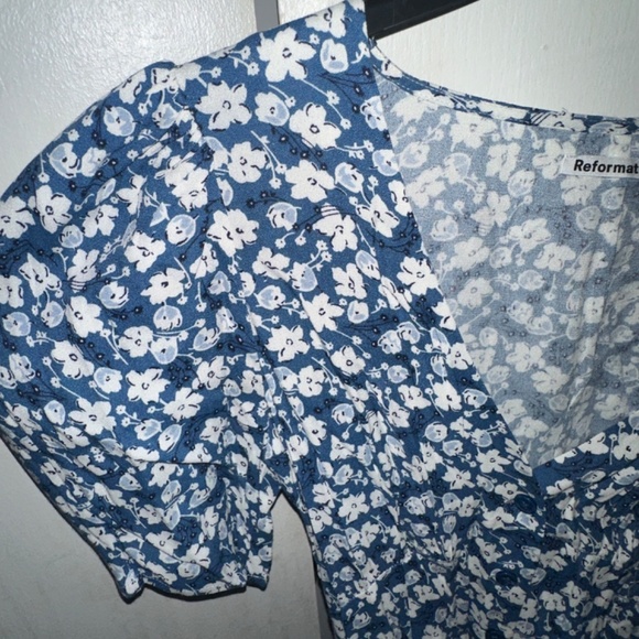 Reformation Raquel Blouse - Blue Floral - Size 6 - Picture 9 of 9